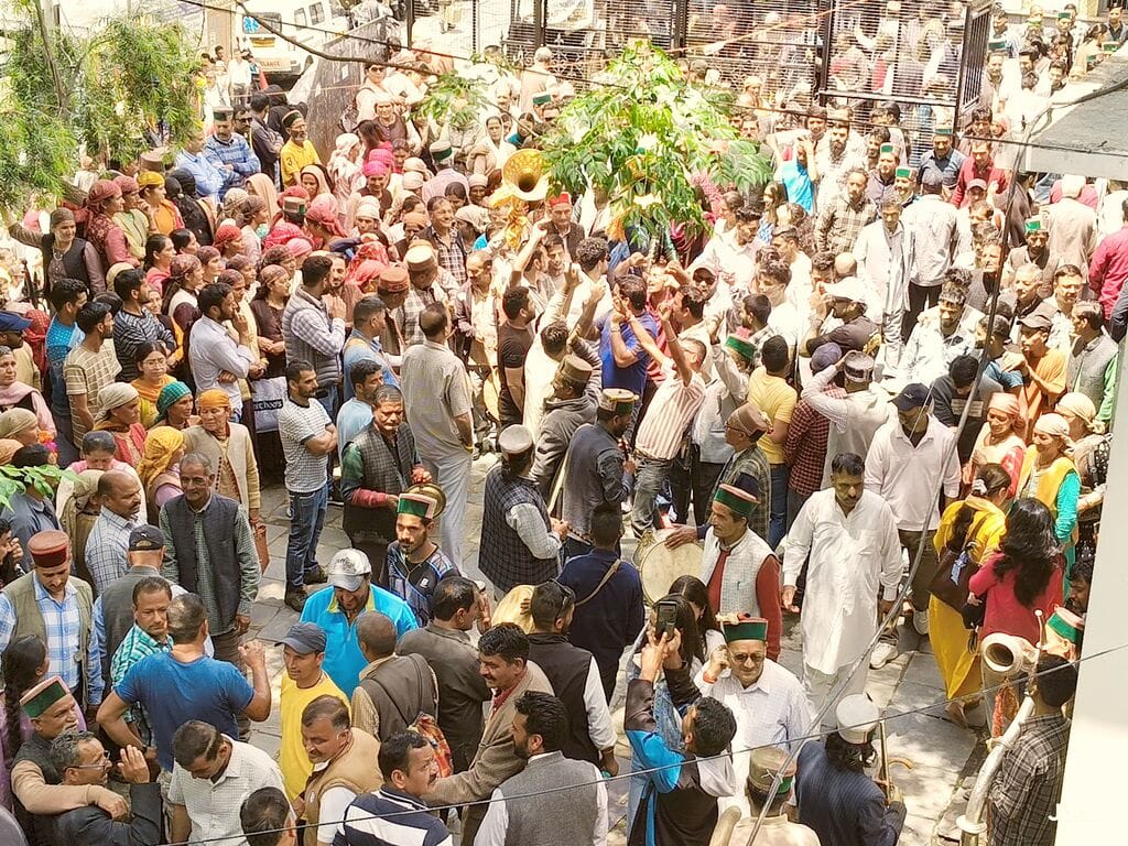 candidates raised the election slogan in 39 Panchayats of Rampur block