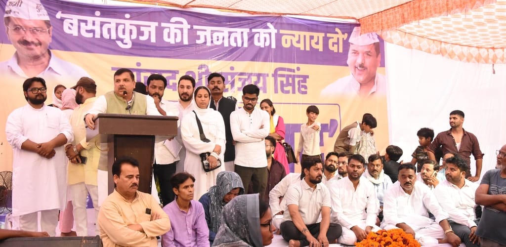Sanjay Singh attacks Yogi government over Akbarnagar displaced people