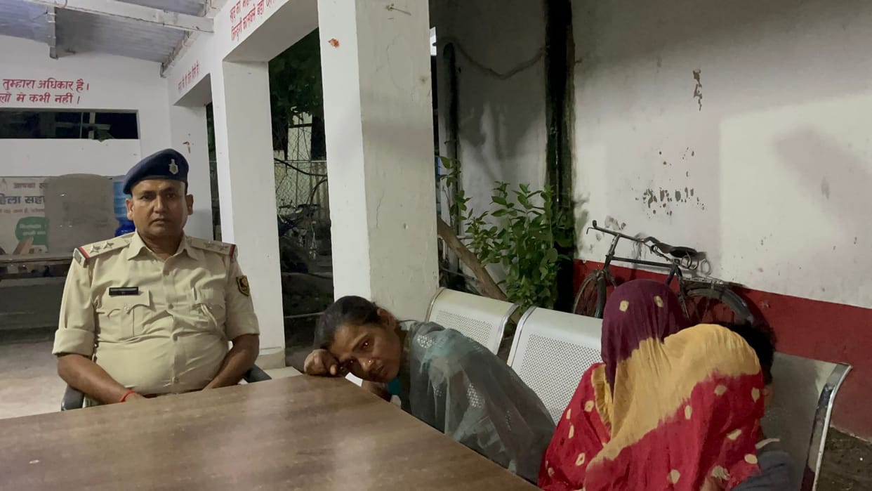 Police-rescue-woman-jumping-from-six-lane-bridge-two-children