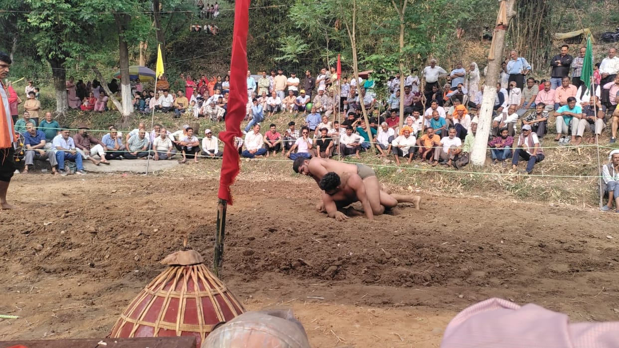 Dangal held in Ser Swahal, eight straight wrestling matches were held