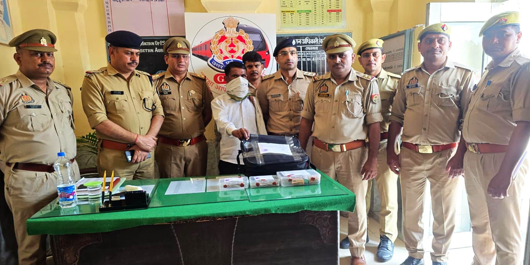 टूंडला जीआरपी द्वारा गिरफ्तार जहरखुरान पुलिस