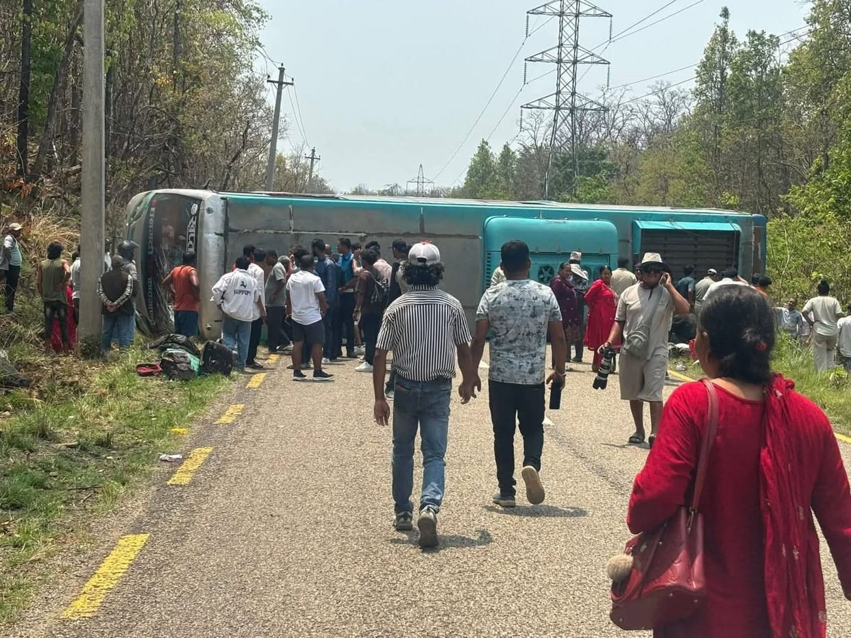 Bus overturned after going out of control, 18 injured