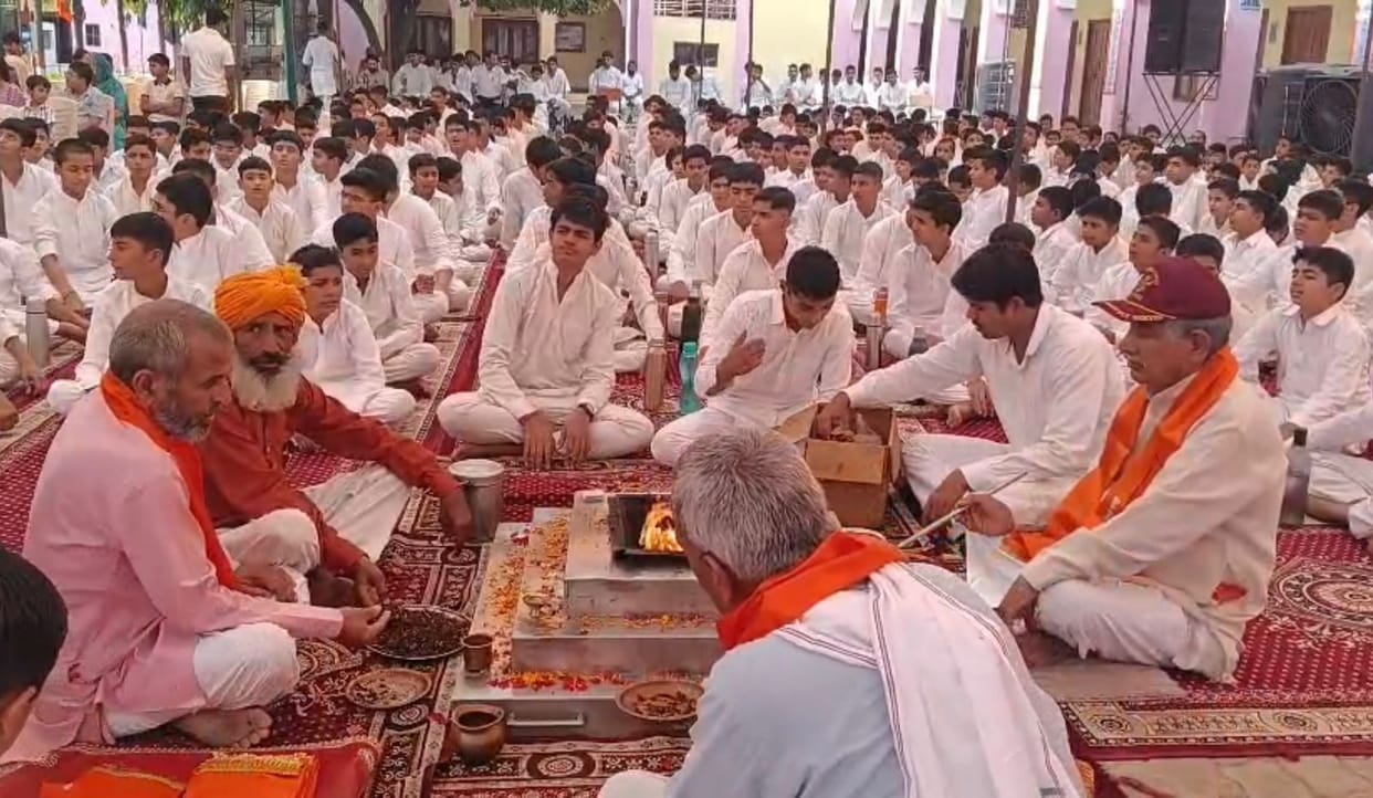 Havan was performed at Ladhaut Gurukul Vishwa Bharti