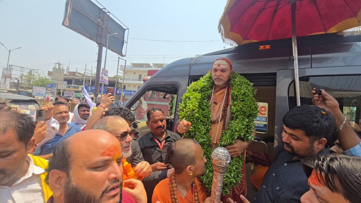 The votes of those who worship the cow and those who consume beef cannot be weighed on the same scale: Swami Avimukteshwaranand
