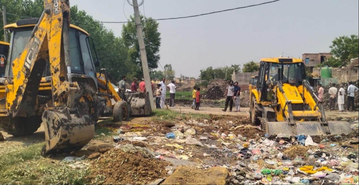 Accusation of wrong measurement in digging of Khokhari river, uproar