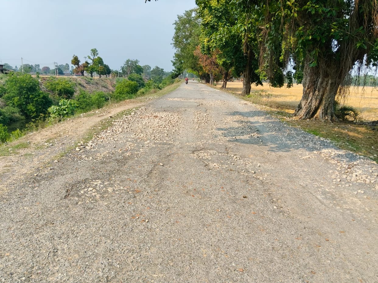 A Bumpy Ride Awaits This Monsoon... Work on 250 Roads Remains Incomplete, and This Year's List Hasn't Even Been Compiled Yet.