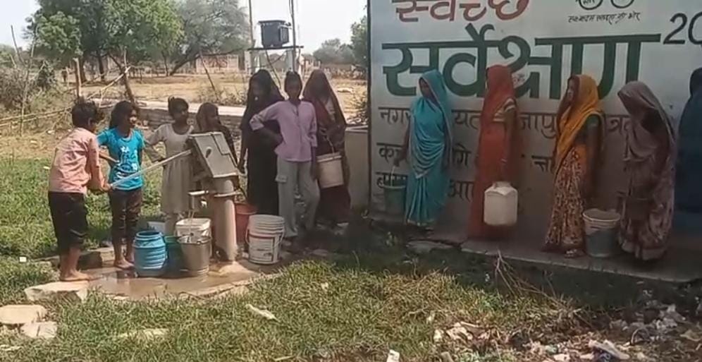Crores of rupees worth of schemes go in vain, drinking water crisis deepens