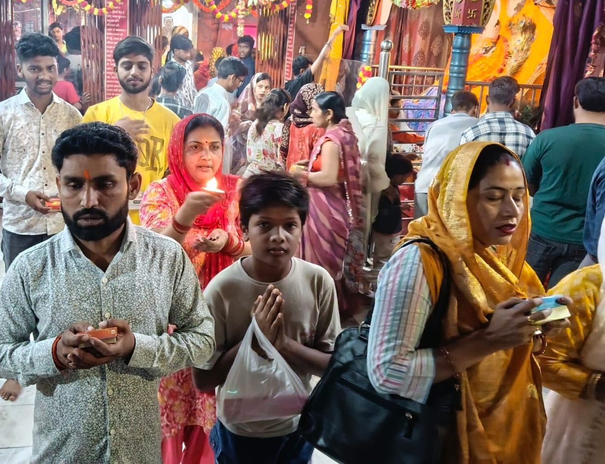 The temple resounded with chants of Bajrangbali, a surge of faith surged on Bade Mangal