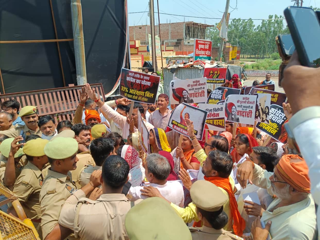 BJP-SP clash in Baberu over women reservation, MP's residence surrounded
