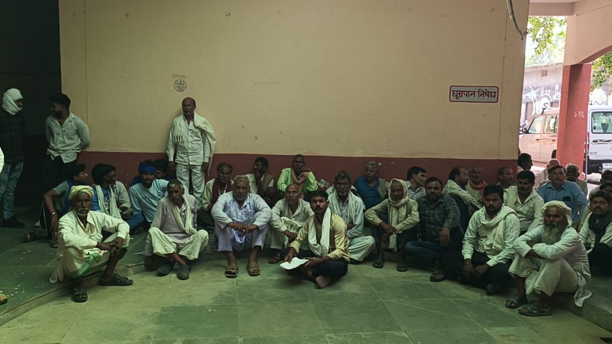 A year later, the village ration shop has not been selected, leaving the villagers furious.