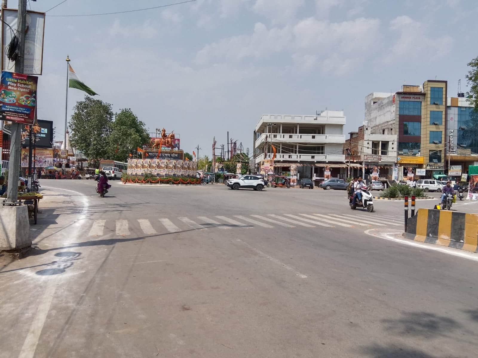 फोटो - 21 दोपहर दो बजे महाराणा प्रताप चौक पर पसरा सन्नाटा। संवाद