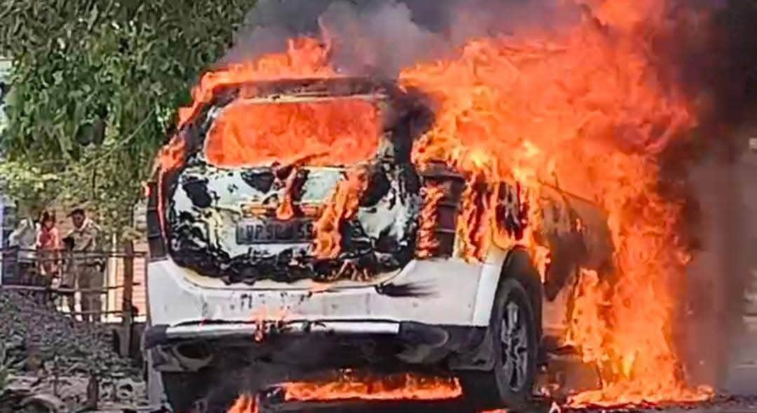 A moving car caught fire, the driver saved his life by jumping out.