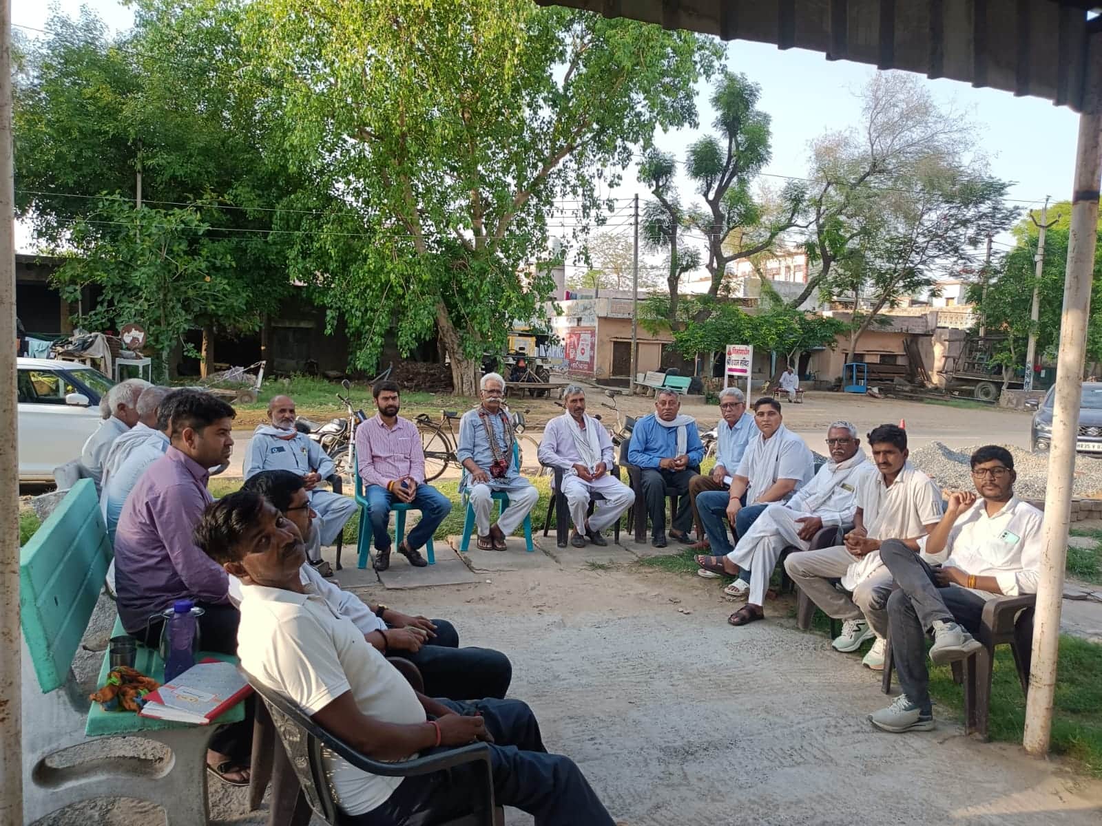 फोटो 5बाछौद मंडल स्तरीय बैठक में हिस्सा लेते कार्यकर्ता।संवाद