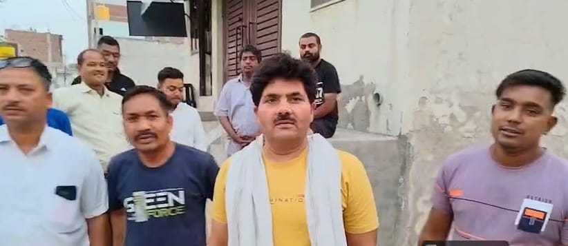 Residents of Rama Krishna Nagar demanded the paving of streets.