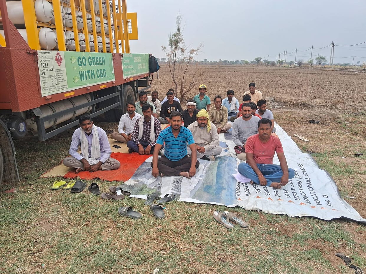 Employees reached SDM office demanding salary hike