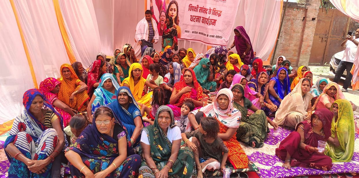 Women Remain Firm in Protest on Second Day
