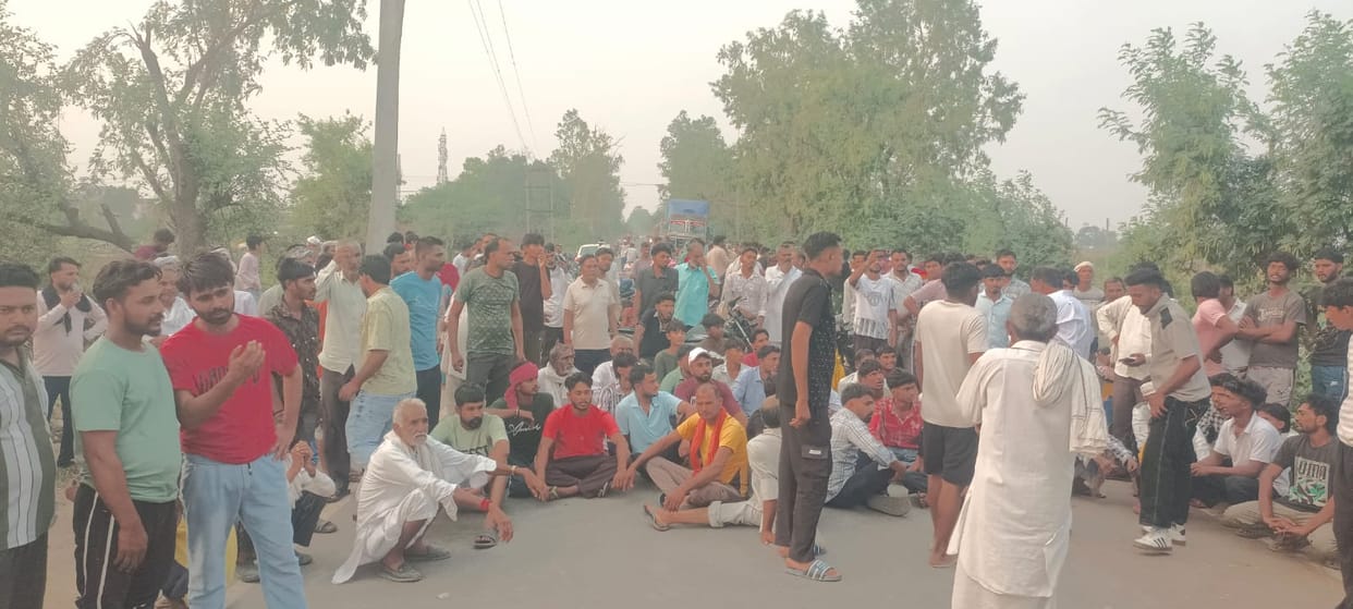 Villagers blocked the road after the death of a youth in an accident.