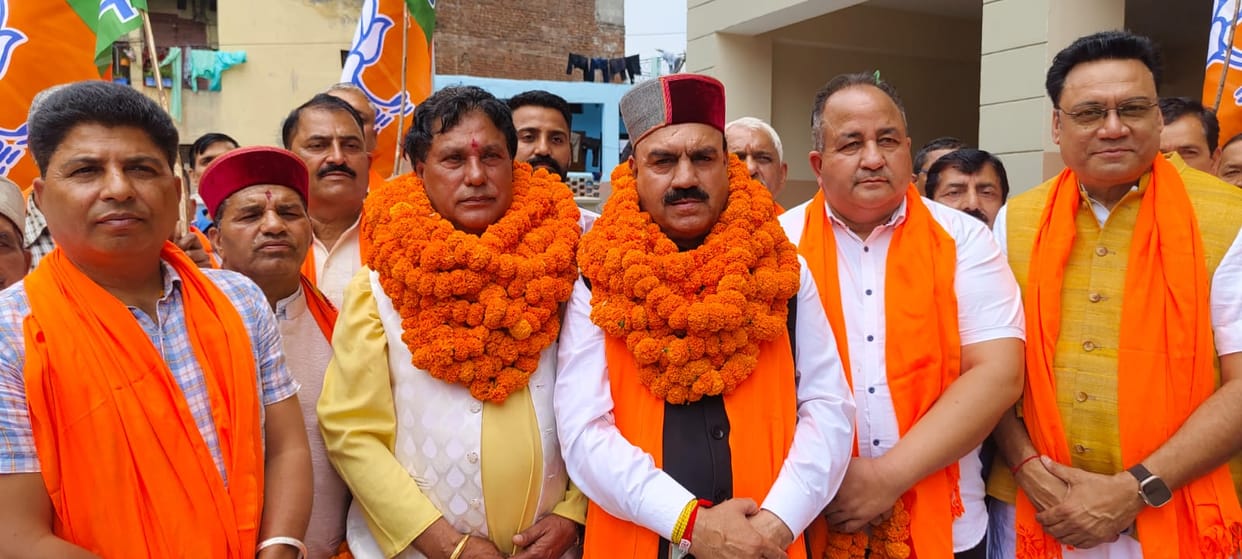 Rebels from both parties in Barsar could upset the political equations.