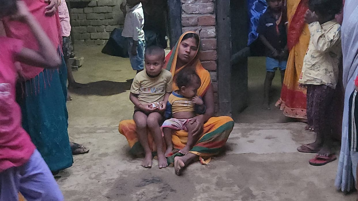 When Papa comes, he'll bring toys... His innocent daughters kept waiting in vain