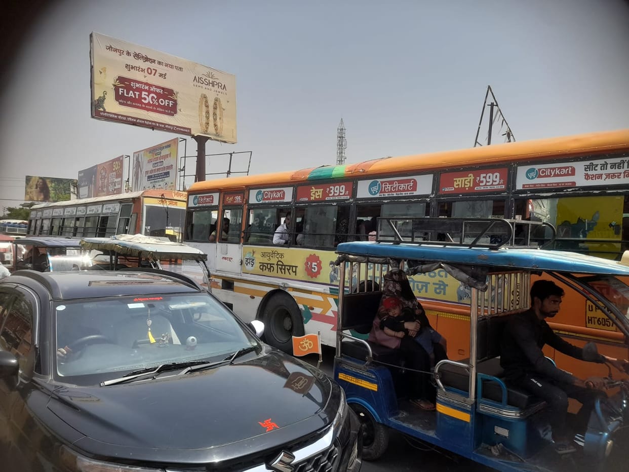 JCs intersection is under siege by autorickshaws, trapping 10,000 vehicles daily