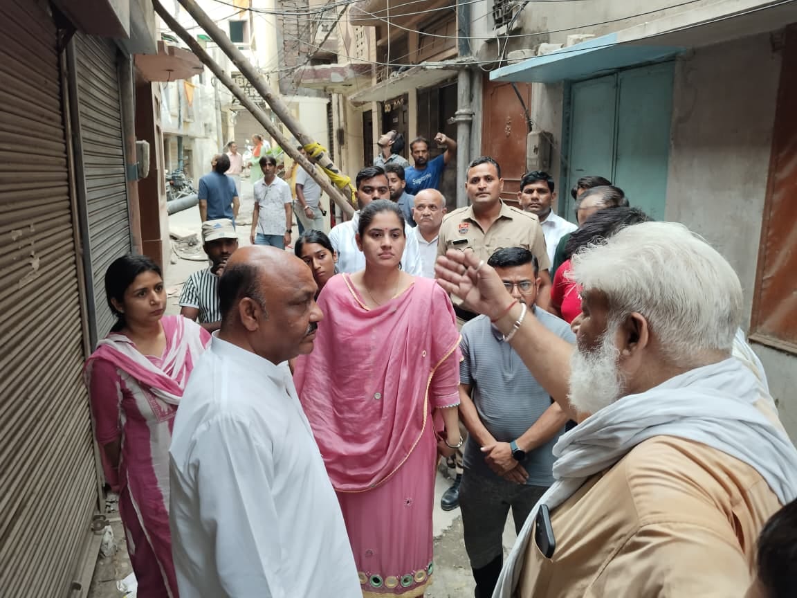 Gur Mandi in the fort area declared unsafe, notice to vacate houses to eight