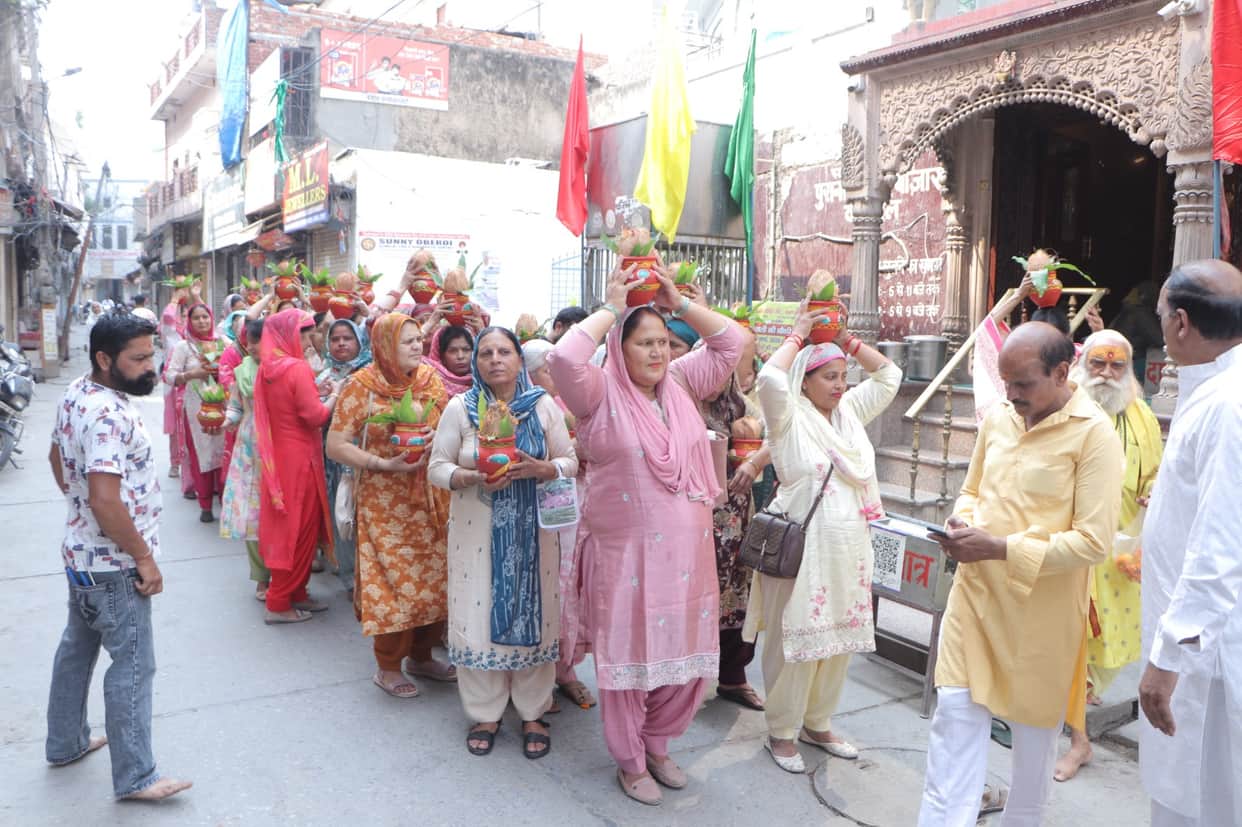 A grand Kalash Yatra was taken out from four temples on the occasion of Somnath Swabhiman festival.