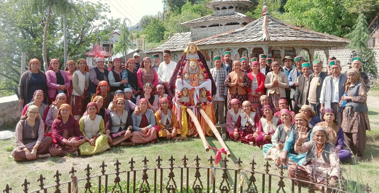 Jais donated three lakh rupees for the construction of Damukh Devta Temple