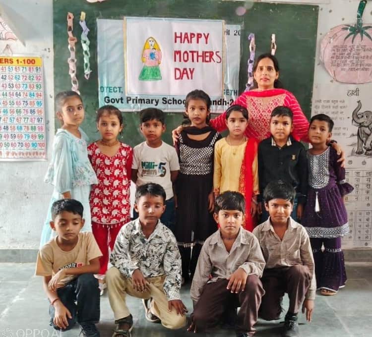 कविताओं से जताया मां के प्रति प्रेम और सम्मान
