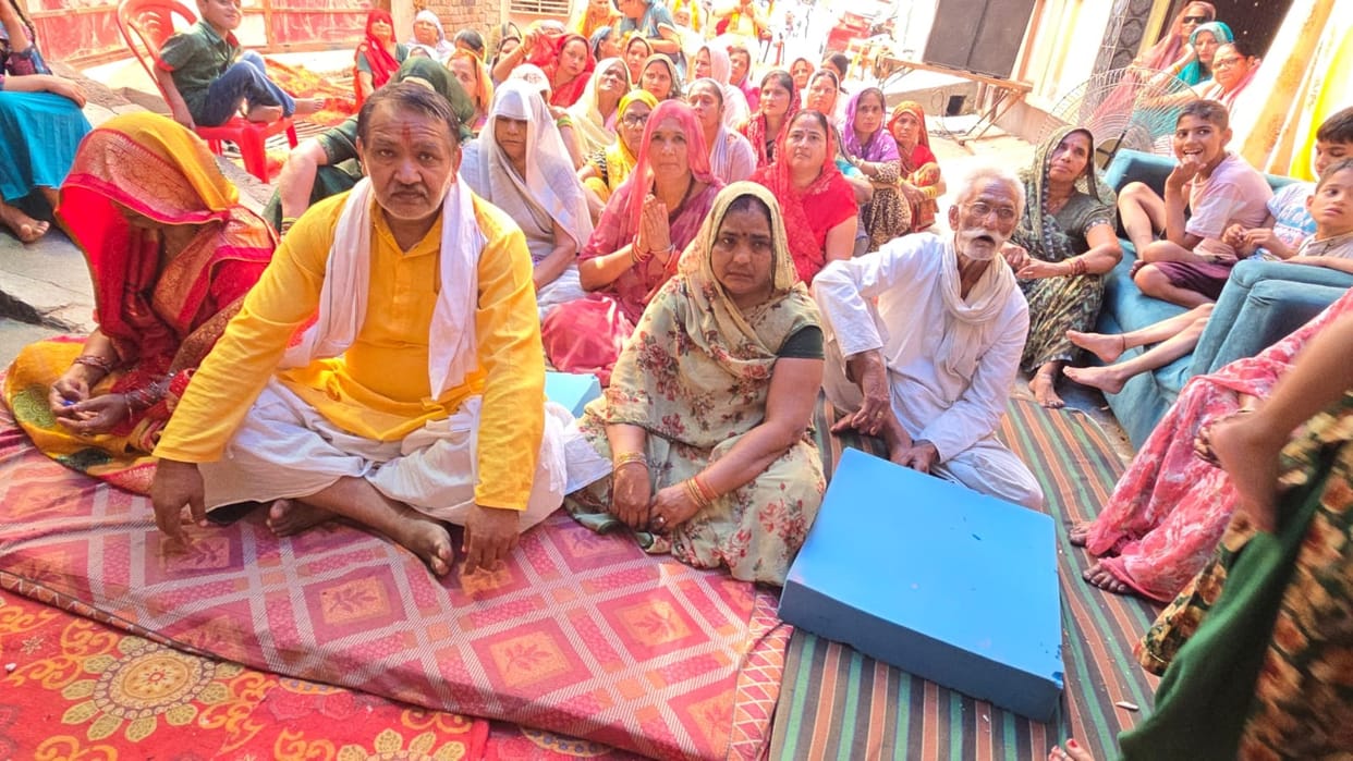 The story describes the dialogue between Vidur and Maitreya.