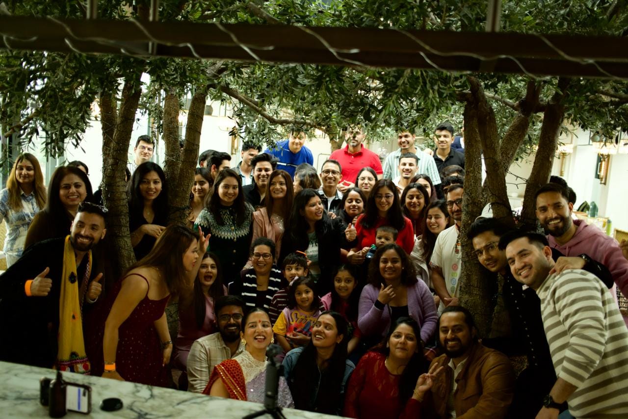 लंदन में आयोजित उत्तराखंडी सोशल मीटअप में शामिल उत्तराखंड के लोग। स्रोत: एनडी कलेक्टिव ग्रुप