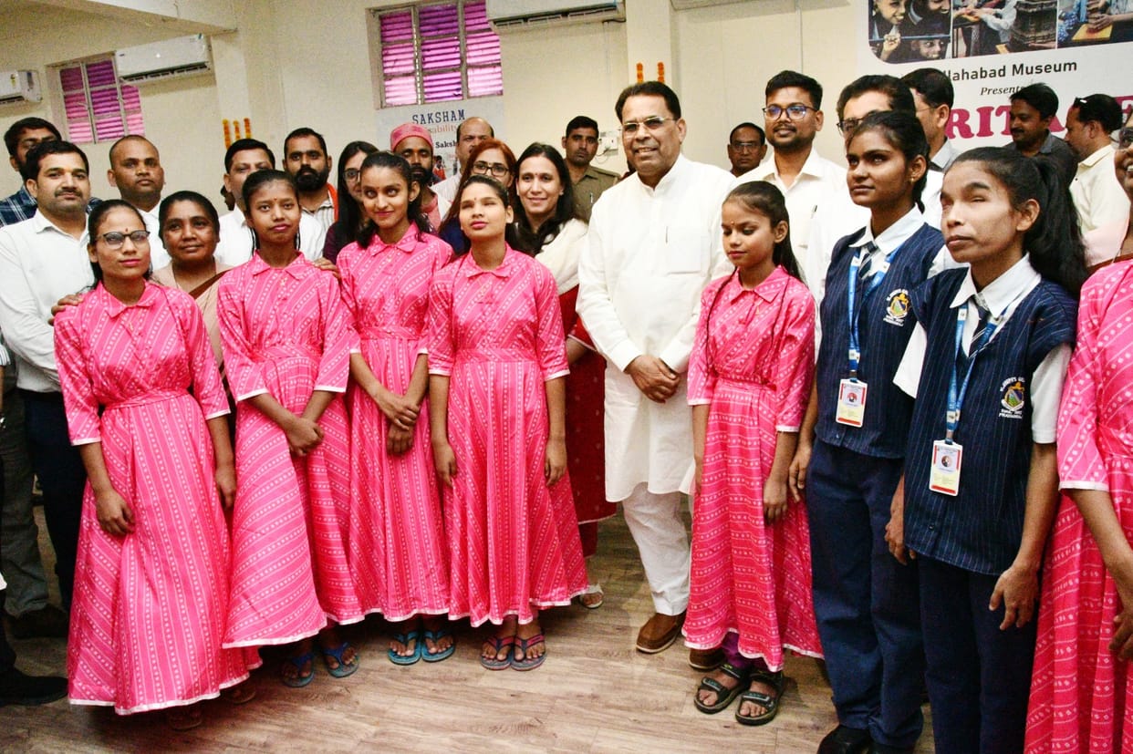 The Minister of State visited the Anubhav Gallery of the Allahabad Museum