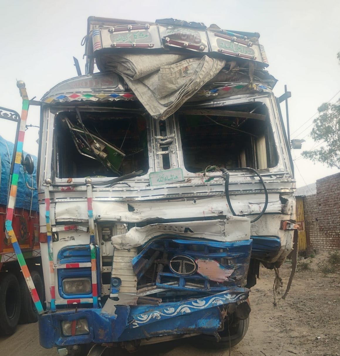 Youth from Bareilly dies in head-on truck collision.
