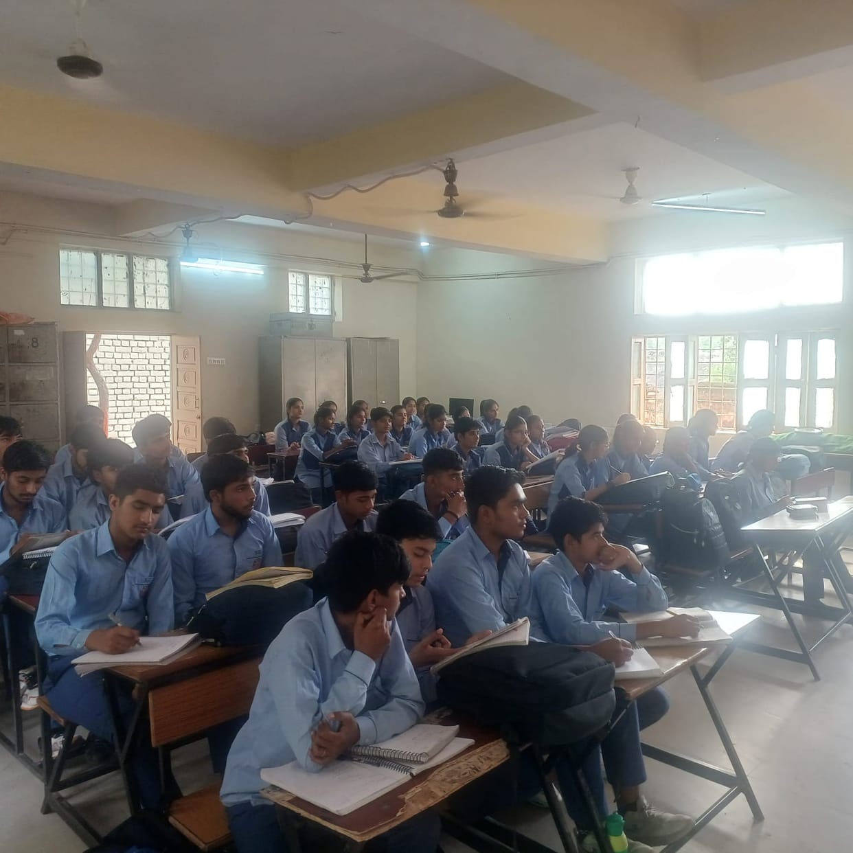 Name: Model School, lack of rooms has affected students' studies for one and a half years.
