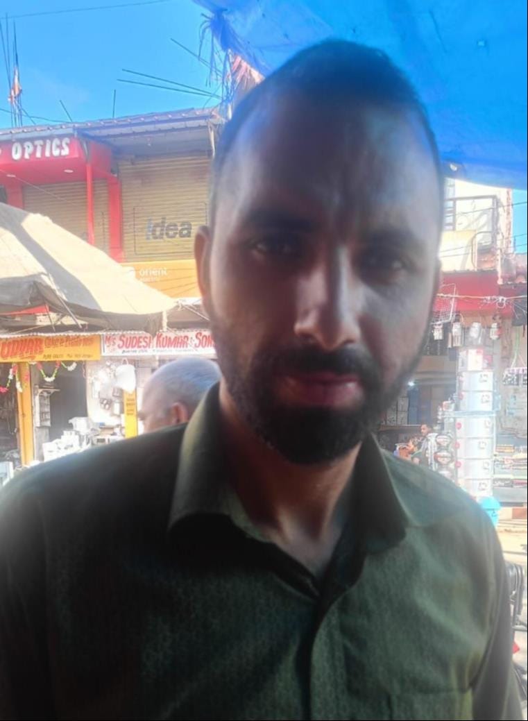 रामनगर।अरुण रैना। दुकानदार