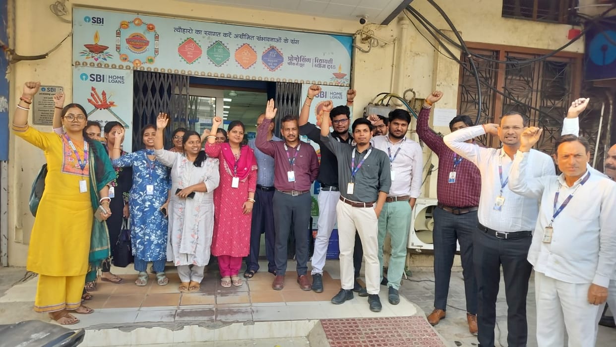 SBI employees protest over transfer policy and recruitment