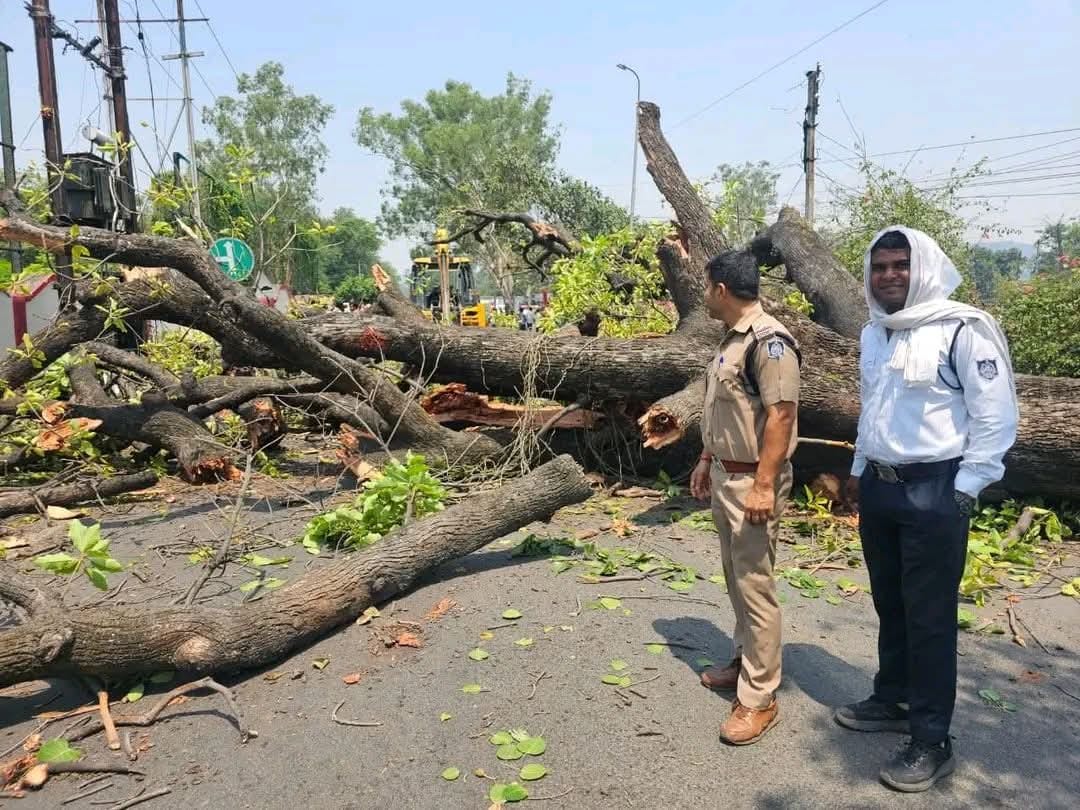 Three people, including a PRV jawan, were injured after being hit by a tanker.
