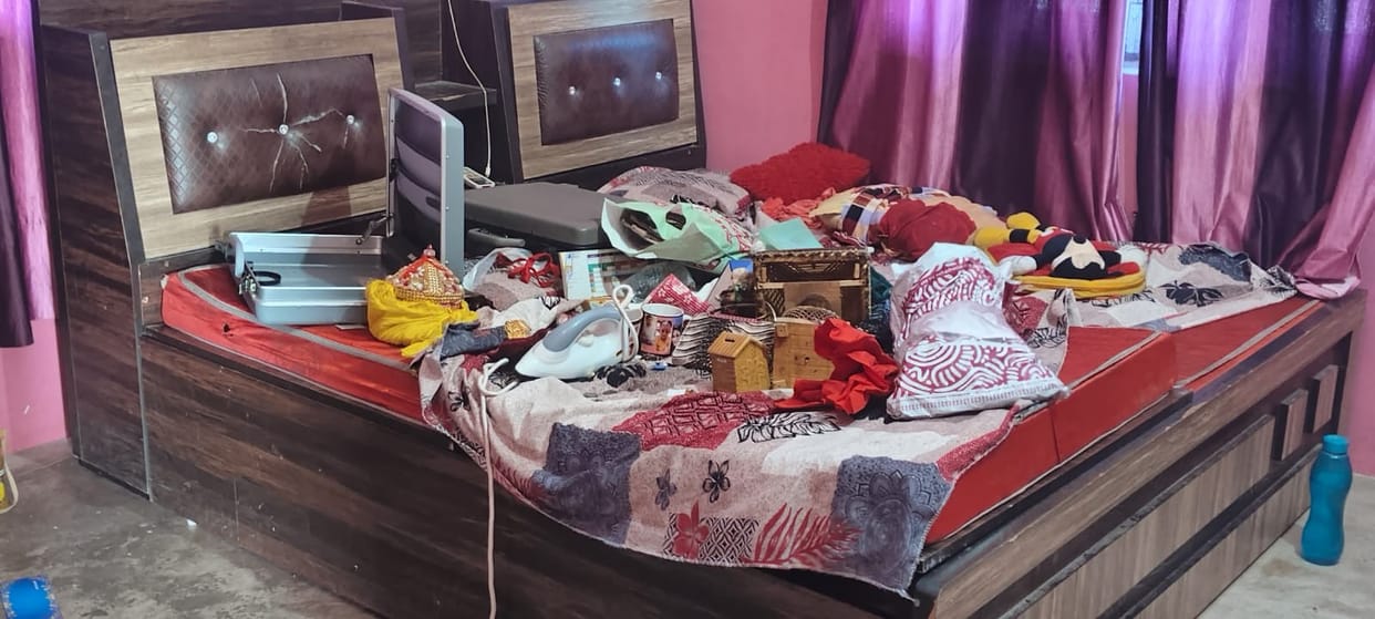 Jewellery worth lakhs stolen from family's home while they go for treatment