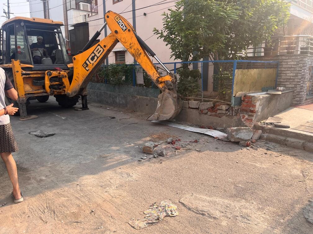 Encroachment removal drive launched in Sector 9-11