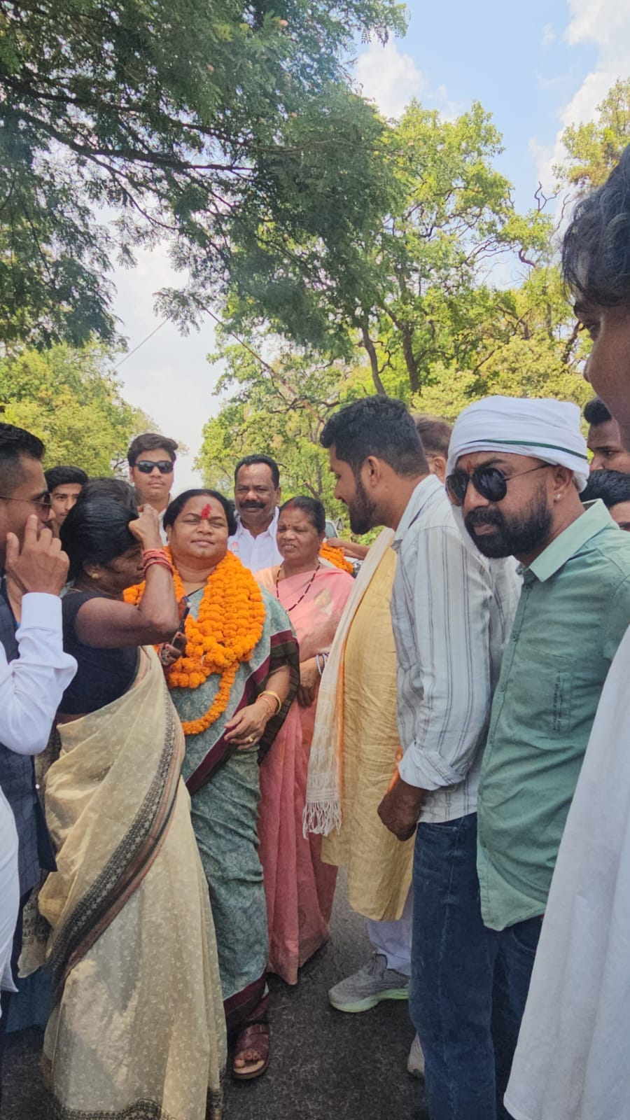 Grand welcome for Rajya Sabha MP Phulodevi Netam in Bastar
