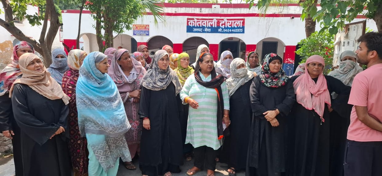 Women surrounded the police station and created a ruckus.