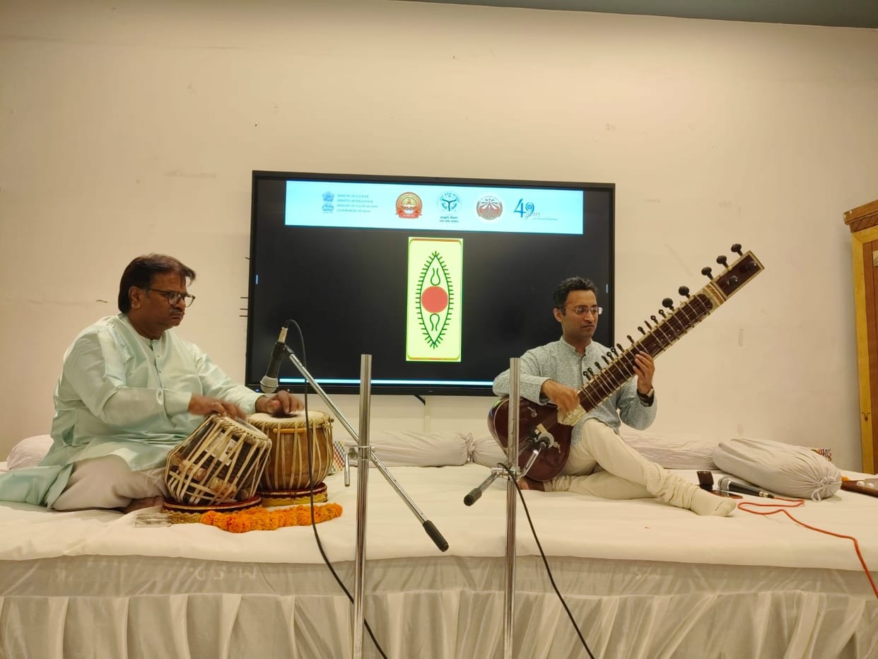Dhruv Bedi enthralled the audience with his sitar tunes