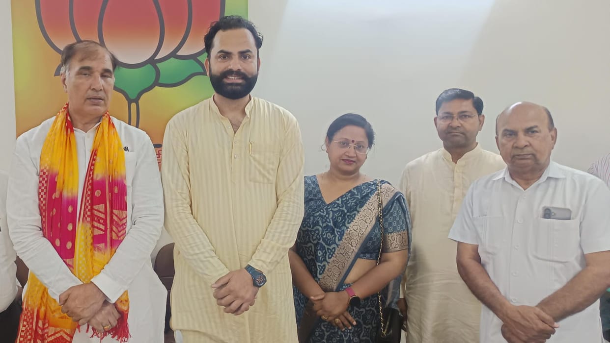 Sangeeta became the district president of Mahila Morcha and Deepu became the district president of Yuva Morcha.