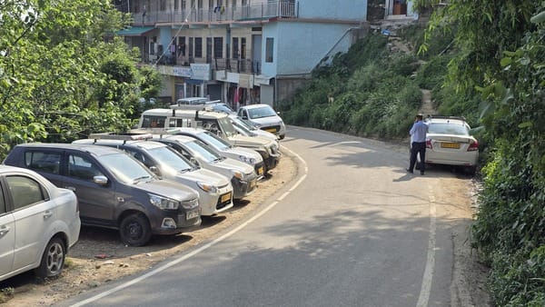 Traffic problem increased due to lack of taxi stand in Avahadevi
