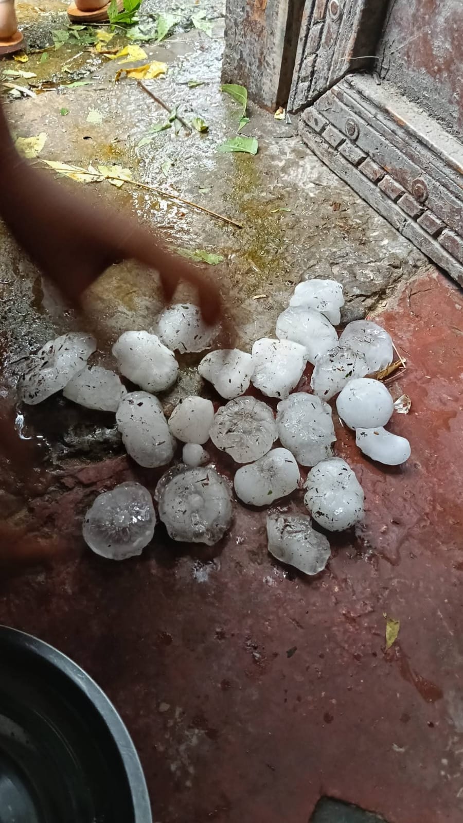 Weather became pleasant due to rain and hailstorm, people got relief from heat