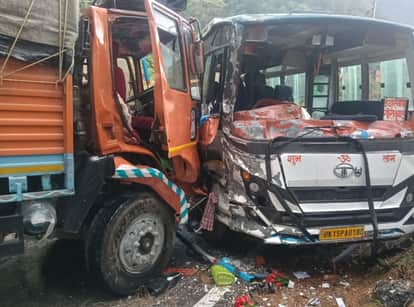 Truck and bus collide near Kuhed, seven injured