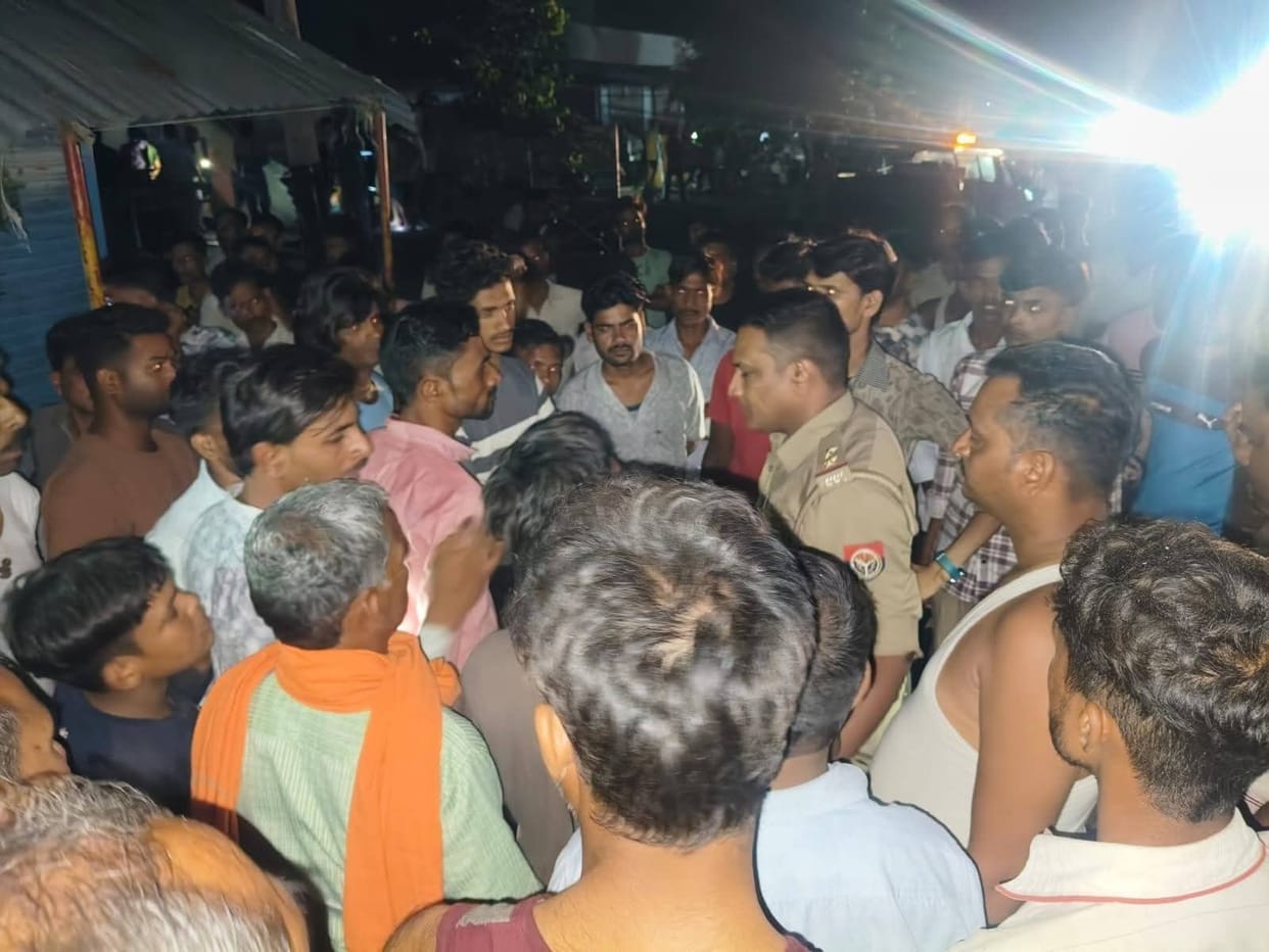 Shops caught fire, causing loss of Rs 30 lakh, villagers created ruckus
