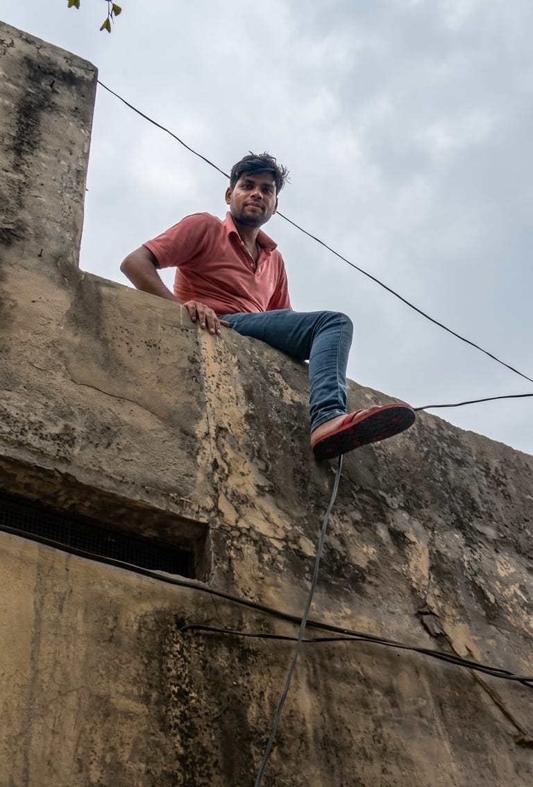 Young Man Climbs onto Roof After Argument with Wife, Threatens Suicide