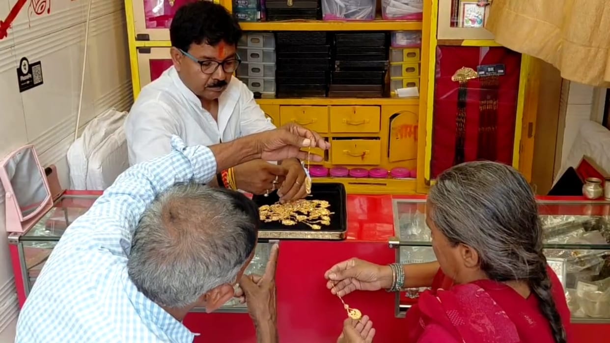silence in gaya jewellery market after pm appeal on gold purchase today bihar news