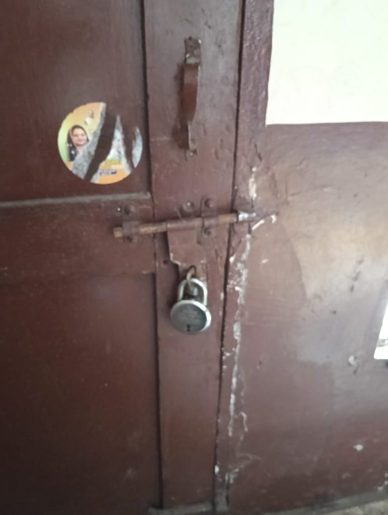 Two teenagers and two children escaped by breaking the door latch of the rehabilitation center.