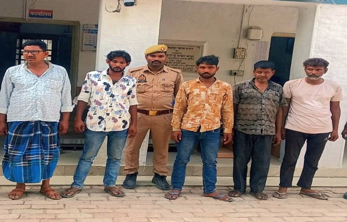 Five cattle smugglers arrested, Jaisinghpur police station in-charge suspended
